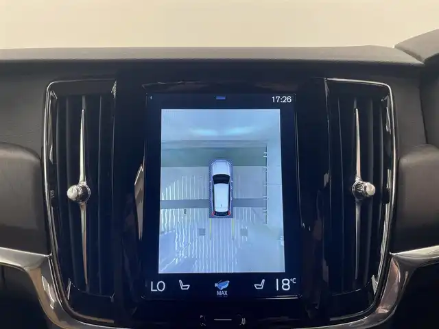 ボルボ Ｖ９０ 岡山県 2018(平30)年 3.9万km オスミウムグレーM ブラウンレザーシート/４WD/純正ナビ/AppleCarPlay/AndroidAuto/Bluetooth/３６０°カメラ/ロードサインインフォメーション/パワーバックドア/パークアシスト/BLIS/ACC/シートヒーター（D/N）/スマートキー/純正１８インチアルミホイール/ETC