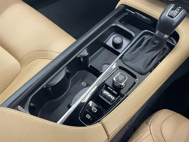 ボルボ Ｖ９０ 岡山県 2018(平30)年 3.9万km オスミウムグレーM ブラウンレザーシート/４WD/純正ナビ/AppleCarPlay/AndroidAuto/Bluetooth/３６０°カメラ/ロードサインインフォメーション/パワーバックドア/パークアシスト/BLIS/ACC/シートヒーター（D/N）/スマートキー/純正１８インチアルミホイール/ETC