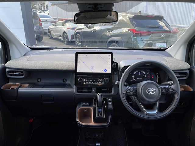 トヨタ シエンタ ハイブリッド Z 香川県 2024(令6)年 0.4万km ベージュ 純正９インチナビ　/(Bluetooth/フルセグTV)/パノラミックビューモニター/両側パワースライドドア　/レーダークルーズコントロール　/ステアリングヒーター/革巻きステアリング/ステアリングリモコン/シートヒーター/ブラインドスポットモニター　/レーンディパーチャーアラート/プリクラッシュセーフティ　/前後コーナーセンサー/LEDライト/オートハイビーム/オートライト/ＥＴＣ２．０/ナビ連動型ドラレコ/ISOFIX/スマートキー/プッシュスタート