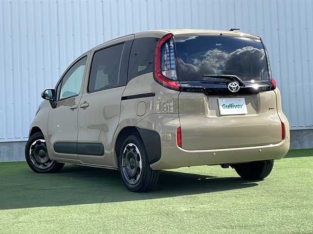 トヨタ シエンタ ハイブリッド Z 香川県 2024(令6)年 0.4万km ベージュ 純正９インチナビ　/(Bluetooth/フルセグTV)/パノラミックビューモニター/両側パワースライドドア　/レーダークルーズコントロール　/ステアリングヒーター/革巻きステアリング/ステアリングリモコン/シートヒーター/ブラインドスポットモニター　/レーンディパーチャーアラート/プリクラッシュセーフティ　/前後コーナーセンサー/LEDライト/オートハイビーム/オートライト/ＥＴＣ２．０/ナビ連動型ドラレコ/ISOFIX/スマートキー/プッシュスタート