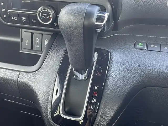 ホンダ Ｎ ＢＯＸ カスタム G L ホンダセンシング 滋賀県 2019(令1)年 4.3万km プラチナホワイトパール 純正９インチナビ/Bluetooth/CD/DVD/フルセグ/バックカメラ/片側電動スライドドア/LEDヘッドライト/ビルトインETC/純正マット/ドアバイザー/リアサンシェード/プッシュスタート/スマートキー/ステアリングリモコン/ホンダセンシング