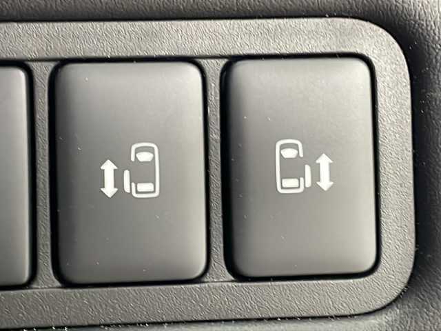 三菱 デリカＤ：５ シャモニー 群馬県 2025(令7)年 0.1千km 黒Ⅱ 登録済未使用車　４ＷＤ　バックカメラ　電動リアゲート　両側電動スライドドア　シートヒーター　ステアリングヒーター　ＢＳＷ　追従クルーズコントロール　衝突被害軽減システム　ハーフレザーシート　禁煙車