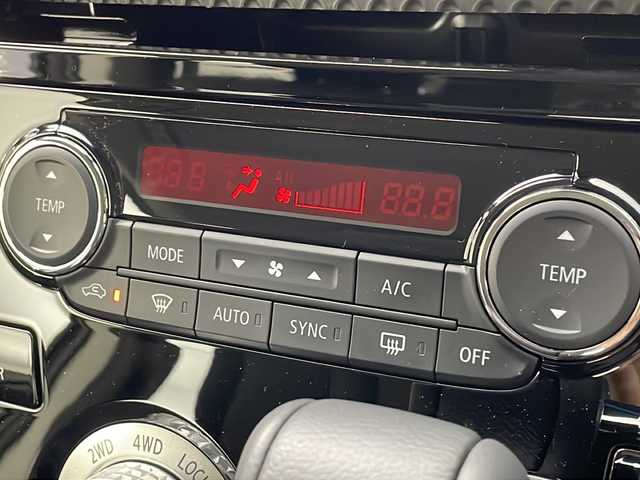 三菱 デリカＤ：５ シャモニー 群馬県 2025(令7)年 0.1千km 黒Ⅱ 登録済未使用車　４ＷＤ　バックカメラ　電動リアゲート　両側電動スライドドア　シートヒーター　ステアリングヒーター　ＢＳＷ　追従クルーズコントロール　衝突被害軽減システム　ハーフレザーシート　禁煙車