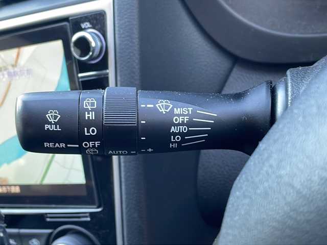 スバル レヴォーグ 1．6STIスポーツアイサイト ブラックセレ 新潟県 2019(令1)年 6.7万km クリスタルホワイトP ワンオーナー/純正メモリナビ/(Bluetooth/AM/FM/DVD)/フルセグTV/アイサイト/レーダークルーズコントロール/衝突軽減システム/ブラインドスポットアシスト/ハーフレザーシート/バックカメラ/サイドカメラ/STIフロントスポイラー/パドルシフト/メモリーパワーシート(運転席)/パワーシート(助手席)/デジタルインナーミラー/純正AW付サマータイヤ/純正フロアマット/ETC/LEDヘッドライト/LEDフォグライト/プッシュスタート