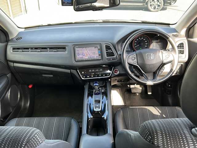 ホンダ ヴェゼル ハイブリッド Z ホンダセンシング 千葉県 2017(平29)年 5.4万km クリスタルブラックパール 純正ナビ/フルセグＴＶ/ＣＤ/ＤＶＤ/ＵＳＢ/Ｂｌｕｅｔｏｏｔｈ接続/ＥＴＣ/レーダークルーズコントロール/バックカメラ/前方ドライブレコーダー/前後コーナーセンサー/前席シートヒーター/デジタルルームミラー/レーンキープアシスト/衝突被害軽減システム/盗難防止装置/スマートキー/プッシュシュスタート/ステアリングスイッチ/電動パーキング/オートブレーキホールド/純正アルミホイール/純正フロアマット/保証書