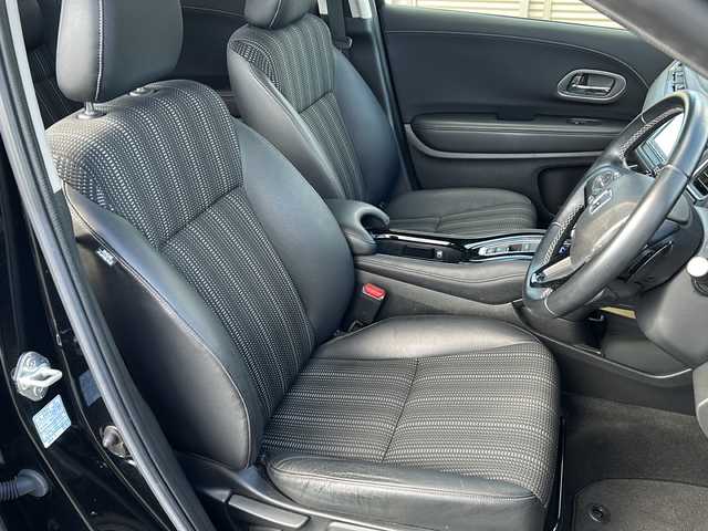 ホンダ ヴェゼル ハイブリッド Z ホンダセンシング 千葉県 2017(平29)年 5.4万km クリスタルブラックパール 純正ナビ/フルセグＴＶ/ＣＤ/ＤＶＤ/ＵＳＢ/Ｂｌｕｅｔｏｏｔｈ接続/ＥＴＣ/レーダークルーズコントロール/バックカメラ/前方ドライブレコーダー/前後コーナーセンサー/前席シートヒーター/デジタルルームミラー/レーンキープアシスト/衝突被害軽減システム/盗難防止装置/スマートキー/プッシュシュスタート/ステアリングスイッチ/電動パーキング/オートブレーキホールド/純正アルミホイール/純正フロアマット/保証書