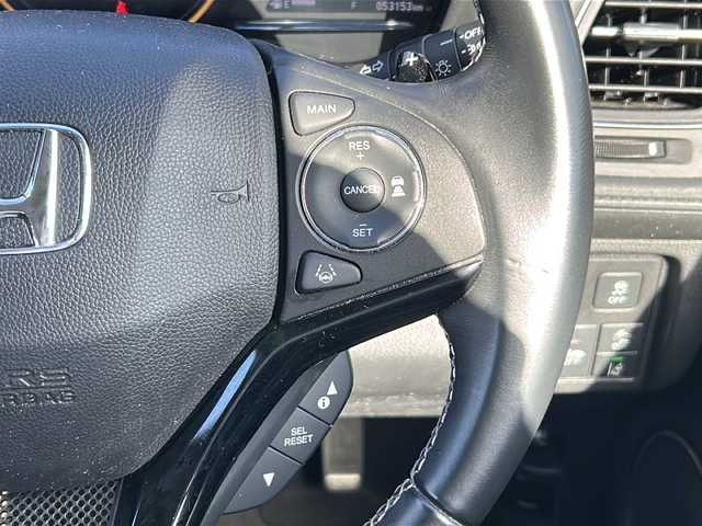 ホンダ ヴェゼル ハイブリッド Z ホンダセンシング 千葉県 2017(平29)年 5.4万km クリスタルブラックパール 純正ナビ/フルセグＴＶ/ＣＤ/ＤＶＤ/ＵＳＢ/Ｂｌｕｅｔｏｏｔｈ接続/ＥＴＣ/レーダークルーズコントロール/バックカメラ/前方ドライブレコーダー/前後コーナーセンサー/前席シートヒーター/デジタルルームミラー/レーンキープアシスト/衝突被害軽減システム/盗難防止装置/スマートキー/プッシュシュスタート/ステアリングスイッチ/電動パーキング/オートブレーキホールド/純正アルミホイール/純正フロアマット/保証書