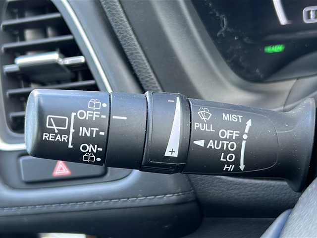 ホンダ ヴェゼル ハイブリッド Z ホンダセンシング 千葉県 2017(平29)年 5.4万km クリスタルブラックパール 純正ナビ/フルセグＴＶ/ＣＤ/ＤＶＤ/ＵＳＢ/Ｂｌｕｅｔｏｏｔｈ接続/ＥＴＣ/レーダークルーズコントロール/バックカメラ/前方ドライブレコーダー/前後コーナーセンサー/前席シートヒーター/デジタルルームミラー/レーンキープアシスト/衝突被害軽減システム/盗難防止装置/スマートキー/プッシュシュスタート/ステアリングスイッチ/電動パーキング/オートブレーキホールド/純正アルミホイール/純正フロアマット/保証書