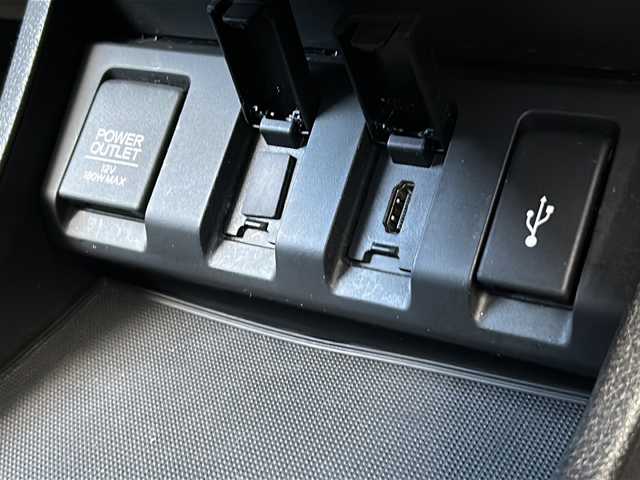 ホンダ ヴェゼル ハイブリッド Z ホンダセンシング 千葉県 2017(平29)年 5.4万km クリスタルブラックパール 純正ナビ/フルセグＴＶ/ＣＤ/ＤＶＤ/ＵＳＢ/Ｂｌｕｅｔｏｏｔｈ接続/ＥＴＣ/レーダークルーズコントロール/バックカメラ/前方ドライブレコーダー/前後コーナーセンサー/前席シートヒーター/デジタルルームミラー/レーンキープアシスト/衝突被害軽減システム/盗難防止装置/スマートキー/プッシュシュスタート/ステアリングスイッチ/電動パーキング/オートブレーキホールド/純正アルミホイール/純正フロアマット/保証書