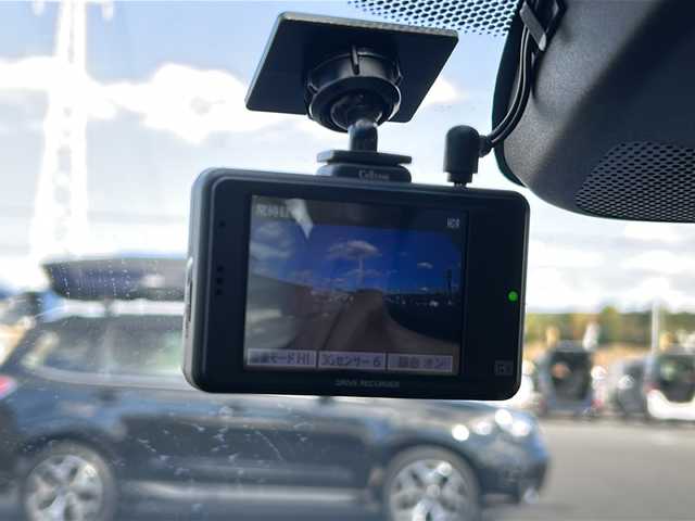 ホンダ ヴェゼル ハイブリッド Z ホンダセンシング 千葉県 2017(平29)年 5.4万km クリスタルブラックパール 純正ナビ/フルセグＴＶ/ＣＤ/ＤＶＤ/ＵＳＢ/Ｂｌｕｅｔｏｏｔｈ接続/ＥＴＣ/レーダークルーズコントロール/バックカメラ/前方ドライブレコーダー/前後コーナーセンサー/前席シートヒーター/デジタルルームミラー/レーンキープアシスト/衝突被害軽減システム/盗難防止装置/スマートキー/プッシュシュスタート/ステアリングスイッチ/電動パーキング/オートブレーキホールド/純正アルミホイール/純正フロアマット/保証書