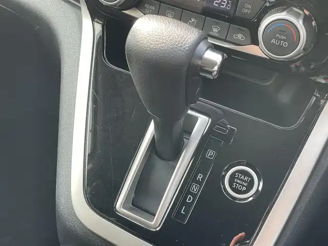 日産 セレナ ハイウェイスター Vセレクション 山口県 2018(平30)年 5.9万km ブリリアントホワイトパール 純正ナビ/フルセグ/エマージェンシーブレーキ/インテリジェントパーキングアシスト/純正ドライブレコーダー/クルーズコントロール/ETC/ハンズフリーオートスライドドア/両側パワースライドドア/コーナーセンサー/バックカメラ/全周囲カメラ/電動格納ミラー/純正フロアマット/ドアバイザー