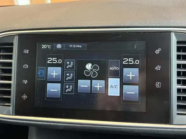 プジョー ３０８ アリュール ブルーHDi 宮城県 2017(平29)年 4.9万km ブルーブラック 社外メモリナビ/バックカメラ/フルセグTV/アイドリングストップ/クルコン/障害物センサー/LEDヘッドライト/フロントフォグ/アダクティブヘッドライト/ステアリングスイッチ/パドルシフト/スペアキー×１