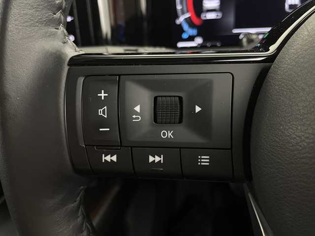 日産 オーラ G レザーエディション 大阪府 2022(令4)年 4.3万km ピュアホワイトパール エマージェンシーブレーキ/360°セーフティアシスト/　・インテリジェント FCW（前方衝突予測警報）/　・踏み間違い衝突防止アシスト/　・ LI（車線逸脱防止支援システム）/　・LDW（車線逸脱警報）/　・ DA（ふらつき警報）/　・ BSI（後側方衝突防止支援システム）/　・BSW（後側方車両検知警報）/　・RCTA（後退時車両検知警報）/　・アダプティブLEDヘッドライトシステム/　・標識検知機能/純正SDナビ（Bluetooth/CD/DVD）/フルセグTV/全方位カメラ/レーダークルーズコントロール/フォグランプ/レザーシート/純正17インチアルミホイール/スマートキー/ETC