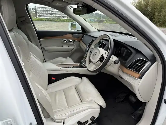 ボルボ ＸＣ９０ T6 AWD インスクリプション 兵庫県 2019(令1)年 6.8万km パール ワンオーナー/純正ナビ/全方位モニター/ハーマンカードンサウンドスピーカー/白革シート/ステアリングヒーター/パワーシート＆シートエアコン/パーキングアシスト/自動駐車/コーナリングライト/ブラインドスポット/ヘッドアップディスプレイ/レーダークルーズ