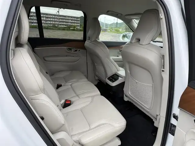 ボルボ ＸＣ９０ T6 AWD インスクリプション 兵庫県 2019(令1)年 6.8万km パール ワンオーナー/純正ナビ/全方位モニター/ハーマンカードンサウンドスピーカー/白革シート/ステアリングヒーター/パワーシート＆シートエアコン/パーキングアシスト/自動駐車/コーナリングライト/ブラインドスポット/ヘッドアップディスプレイ/レーダークルーズ