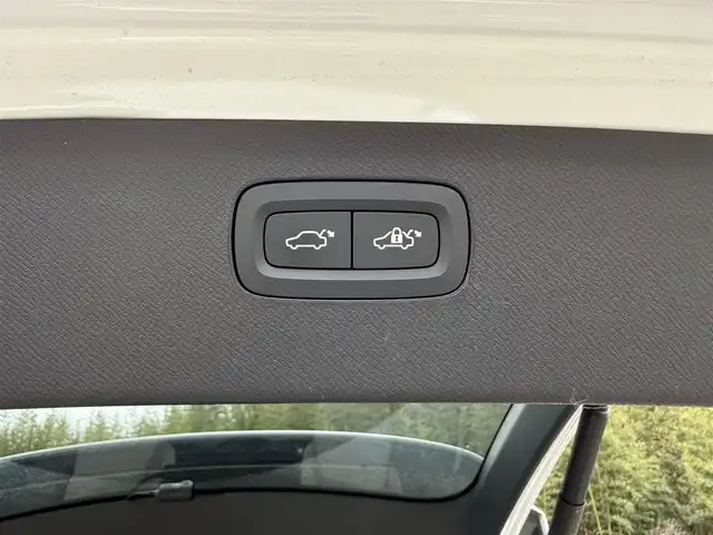 ボルボ ＸＣ９０ T6 AWD インスクリプション 兵庫県 2019(令1)年 6.8万km パール ワンオーナー/純正ナビ/全方位モニター/ハーマンカードンサウンドスピーカー/白革シート/ステアリングヒーター/パワーシート＆シートエアコン/パーキングアシスト/自動駐車/コーナリングライト/ブラインドスポット/ヘッドアップディスプレイ/レーダークルーズ