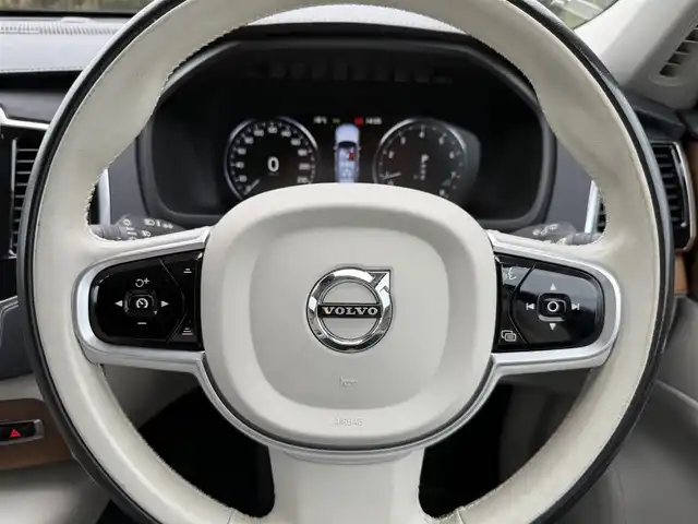 ボルボ ＸＣ９０ T6 AWD インスクリプション 兵庫県 2019(令1)年 6.8万km パール ワンオーナー/純正ナビ/全方位モニター/ハーマンカードンサウンドスピーカー/白革シート/ステアリングヒーター/パワーシート＆シートエアコン/パーキングアシスト/自動駐車/コーナリングライト/ブラインドスポット/ヘッドアップディスプレイ/レーダークルーズ