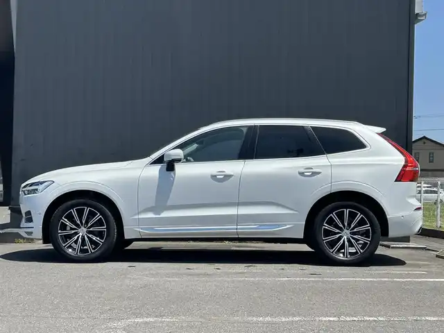 ボルボ ＸＣ６０ D4 AWD インスクリプション 茨城県 2020(令2)年 3.3万km クリスタルホワイトP 純正ナビ/・CD/・Bluetooth/・フルセグテレビ/・AppleCarPlay/・AndroidAuto/360°カメラ/・バックカメラ/・サイドカメラ/・フロントカメラ/白レザーシート/・全席シートヒーター/・D/N席エアシート/harman/kardonスピーカー/衝突軽減システム/・アダプティブクルーズコントロール/・レーンキープアシスト/・ブラインドスポットモニター/前後コーナーセンサー/・自動駐車/・自動発射/LEDヘッドライト/・オートライト/・オートハイビーム/純正19インチアルミホイール