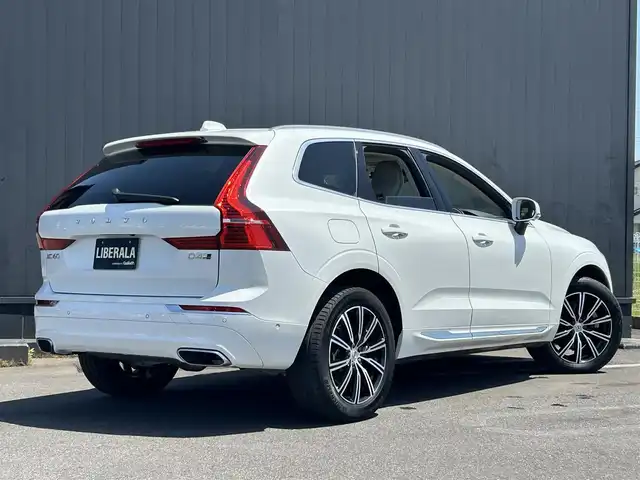 ボルボ ＸＣ６０ D4 AWD インスクリプション 茨城県 2020(令2)年 3.3万km クリスタルホワイトP 純正ナビ/・CD/・Bluetooth/・フルセグテレビ/・AppleCarPlay/・AndroidAuto/360°カメラ/・バックカメラ/・サイドカメラ/・フロントカメラ/白レザーシート/・全席シートヒーター/・D/N席エアシート/harman/kardonスピーカー/衝突軽減システム/・アダプティブクルーズコントロール/・レーンキープアシスト/・ブラインドスポットモニター/前後コーナーセンサー/・自動駐車/・自動発射/LEDヘッドライト/・オートライト/・オートハイビーム/純正19インチアルミホイール