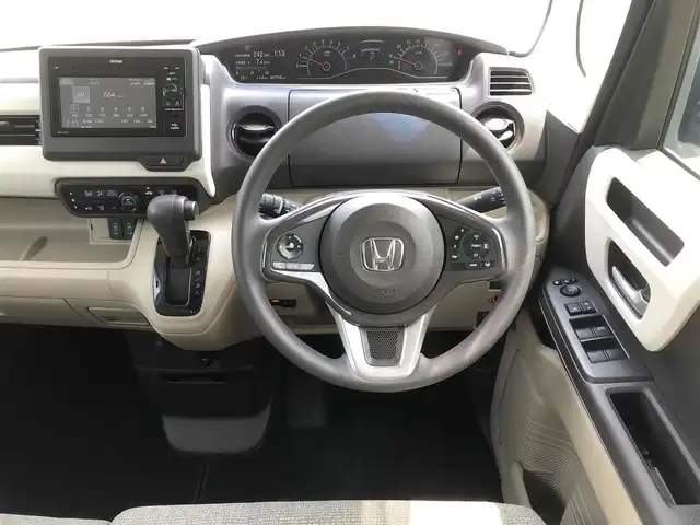 ホンダ Ｎ ＢＯＸ G L ホンダセンシング 福岡県 2019(令1)年 5.8万km プレミアムアガットブラウンP 純正ディスプレイオーディオ【WX-171CP】/　TV/CD/Bluetooth/HDMI/バックカメラ/アイドリングストップ/ウィンカーミラー/ドアバイザー/プッシュスタート/片側パワースライドドア/ETC/LEDヘッドライト/ドライブレコーダー【ZDR-012】/保証書/取扱説明書/ホンダセンシング/・衝突軽減ブレーキ（CMBS）/・誤発進抑制機能/・後方誤発進抑制機能/・歩行者事故低減ステアリング/・ACC（アダプティブクルーズコントロール）/・LKAS（車線維持支援システム）/・路外逸脱抑制機能/・先行車発進お知らせ機能/・標識認識機能/・オートハイビーム