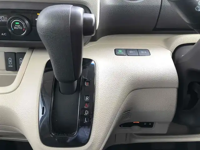ホンダ Ｎ ＢＯＸ G L ホンダセンシング 福岡県 2019(令1)年 5.8万km プレミアムアガットブラウンP 純正ディスプレイオーディオ【WX-171CP】/　TV/CD/Bluetooth/HDMI/バックカメラ/アイドリングストップ/ウィンカーミラー/ドアバイザー/プッシュスタート/片側パワースライドドア/ETC/LEDヘッドライト/ドライブレコーダー【ZDR-012】/保証書/取扱説明書/ホンダセンシング/・衝突軽減ブレーキ（CMBS）/・誤発進抑制機能/・後方誤発進抑制機能/・歩行者事故低減ステアリング/・ACC（アダプティブクルーズコントロール）/・LKAS（車線維持支援システム）/・路外逸脱抑制機能/・先行車発進お知らせ機能/・標識認識機能/・オートハイビーム