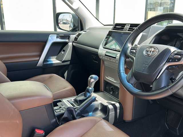 トヨタ ランドクルーザー プラド TX-L 70thアニバーサリーLTD 山形県 2021(令3)年 4.3万km ブラック ４WD/社外9インチメモリーナビ（BLUETOOTH/オーディオ/CD/DVD/フルセグ)/レーダークルーズコントロール/衝突被害軽減システム/DN席パワーシート/DN席シートヒーター/DN席エアシート/ビルトインETC/スマートキー/Fフォグ/純正アルミホイール/サイドステップ/レーンキープアシスト/横滑り防止装置/ドアバイザー/電動格納ミラー