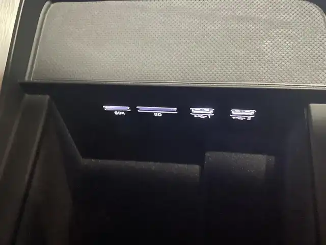 アウディ Ｑ８ 55TFSIクワトロ デビューPKG Sライン 愛知県 2020(令2)年 4.3万km ディープブラックパールエフェクト サンルーフ　/バーチャルコクピット　/マトリクスＬＥＤ　/ＢＡＮＧ＆ＯＬＵＦＳＥＮサウンド　/純正ナビ　/Ｂｌｕｅｔｏｏｔｈ　/フルセグＴＶ　/３６０度カメラ　/ＡＤＡ　/ＡＣＣ　/ＬＫＡ　/ＢＳＭ　/ＡＬＡ　/ドライブレコーダー/パワーバックドア/アイドリングストップ/ウィンカーミラー/プッシュスタート