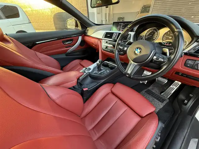 ＢＭＷ ４３５ｉ カブリオレ Mスポーツ 静岡県 2014(平26)年 5.3万km アルピンホワイトⅢ 赤革シート/ヘッドアップディスプレイ/純正ナビ/(CD/DVD/Bluetooth/ワンセグ)/衝突被害軽減システム/バックカメラ/クルーズコントロール/レーンキープアシスト/PDC/メモリー付パワーシート/シートヒーター/コンフォートアクセス/ETC/純正フロアマット/純正19インチアルミホイール/保証書/取説/スペアキー