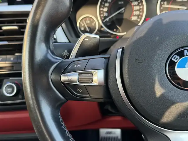 ＢＭＷ ４３５ｉ カブリオレ Mスポーツ 静岡県 2014(平26)年 5.3万km アルピンホワイトⅢ 赤革シート/ヘッドアップディスプレイ/純正ナビ/(CD/DVD/Bluetooth/ワンセグ)/衝突被害軽減システム/バックカメラ/クルーズコントロール/レーンキープアシスト/PDC/メモリー付パワーシート/シートヒーター/コンフォートアクセス/ETC/純正フロアマット/純正19インチアルミホイール/保証書/取説/スペアキー