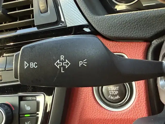 ＢＭＷ ４３５ｉ カブリオレ Mスポーツ 静岡県 2014(平26)年 5.3万km アルピンホワイトⅢ 赤革シート/ヘッドアップディスプレイ/純正ナビ/(CD/DVD/Bluetooth/ワンセグ)/衝突被害軽減システム/バックカメラ/クルーズコントロール/レーンキープアシスト/PDC/メモリー付パワーシート/シートヒーター/コンフォートアクセス/ETC/純正フロアマット/純正19インチアルミホイール/保証書/取説/スペアキー