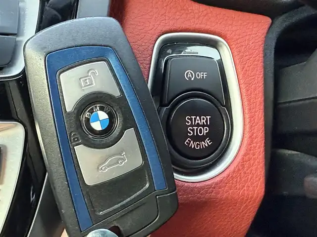 ＢＭＷ ４３５ｉ カブリオレ Mスポーツ 静岡県 2014(平26)年 5.3万km アルピンホワイトⅢ 赤革シート/ヘッドアップディスプレイ/純正ナビ/(CD/DVD/Bluetooth/ワンセグ)/衝突被害軽減システム/バックカメラ/クルーズコントロール/レーンキープアシスト/PDC/メモリー付パワーシート/シートヒーター/コンフォートアクセス/ETC/純正フロアマット/純正19インチアルミホイール/保証書/取説/スペアキー