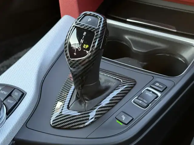 ＢＭＷ ４３５ｉ カブリオレ Mスポーツ 静岡県 2014(平26)年 5.3万km アルピンホワイトⅢ 赤革シート/ヘッドアップディスプレイ/純正ナビ/(CD/DVD/Bluetooth/ワンセグ)/衝突被害軽減システム/バックカメラ/クルーズコントロール/レーンキープアシスト/PDC/メモリー付パワーシート/シートヒーター/コンフォートアクセス/ETC/純正フロアマット/純正19インチアルミホイール/保証書/取説/スペアキー