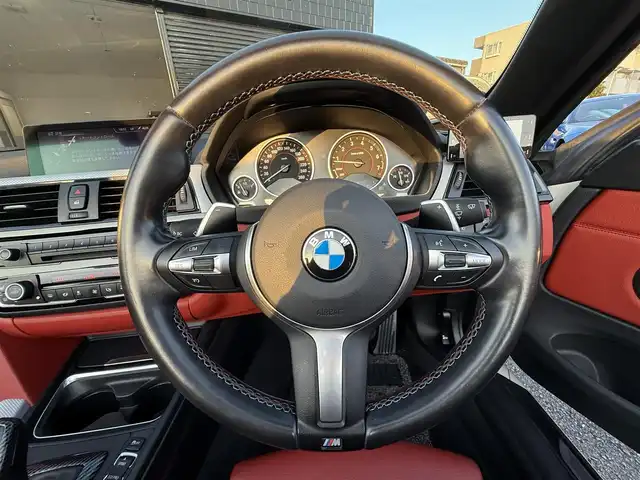 ＢＭＷ ４３５ｉ カブリオレ Mスポーツ 静岡県 2014(平26)年 5.3万km アルピンホワイトⅢ 赤革シート/ヘッドアップディスプレイ/純正ナビ/(CD/DVD/Bluetooth/ワンセグ)/衝突被害軽減システム/バックカメラ/クルーズコントロール/レーンキープアシスト/PDC/メモリー付パワーシート/シートヒーター/コンフォートアクセス/ETC/純正フロアマット/純正19インチアルミホイール/保証書/取説/スペアキー