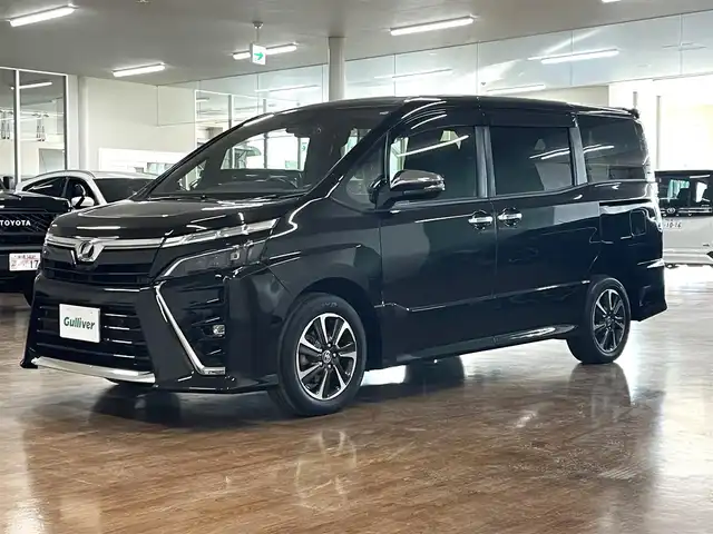 トヨタ ヴォクシー ZS 煌Ⅱ 道央・札幌 2019(令1)年 9.5万km イナズマスパーキングブラックガラスフレーク ワンオーナー/4WD/寒冷地仕様/純正10.5型ナビ/フルセグTV/CD/DVD/Bluetooth/SD/バックカメラ/純正フリップダウンモニター/両側パワスラ/ビルトインETC/衝突軽減ブレーキ/レーンキープアシスト/横滑り防止/オートマチックハイビーム/前後ドラレコ/純正エンジンスターター/クルーズコントロール/社外レーダー/プッシュスタート/スマートキー/純正16インチAW/保証書/取扱説明書