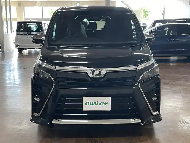 トヨタ ヴォクシー ZS 煌Ⅱ 道央・札幌 2019(令1)年 9.5万km イナズマスパーキングブラックガラスフレーク ワンオーナー/4WD/寒冷地仕様/純正10.5型ナビ/フルセグTV/CD/DVD/Bluetooth/SD/バックカメラ/純正フリップダウンモニター/両側パワスラ/ビルトインETC/衝突軽減ブレーキ/レーンキープアシスト/横滑り防止/オートマチックハイビーム/前後ドラレコ/純正エンジンスターター/クルーズコントロール/社外レーダー/プッシュスタート/スマートキー/純正16インチAW/保証書/取扱説明書