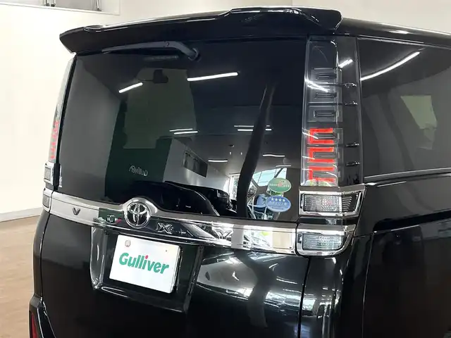 トヨタ ヴォクシー ZS 煌Ⅱ 道央・札幌 2019(令1)年 9.5万km イナズマスパーキングブラックガラスフレーク ワンオーナー/4WD/寒冷地仕様/純正10.5型ナビ/フルセグTV/CD/DVD/Bluetooth/SD/バックカメラ/純正フリップダウンモニター/両側パワスラ/ビルトインETC/衝突軽減ブレーキ/レーンキープアシスト/横滑り防止/オートマチックハイビーム/前後ドラレコ/純正エンジンスターター/クルーズコントロール/社外レーダー/プッシュスタート/スマートキー/純正16インチAW/保証書/取扱説明書