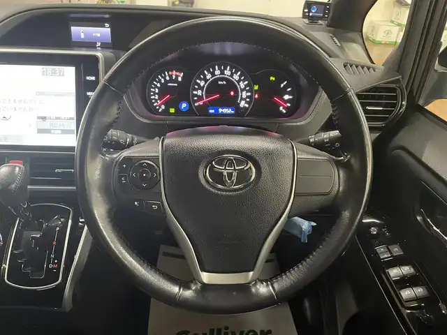トヨタ ヴォクシー ZS 煌Ⅱ 道央・札幌 2019(令1)年 9.5万km イナズマスパーキングブラックガラスフレーク ワンオーナー/4WD/寒冷地仕様/純正10.5型ナビ/フルセグTV/CD/DVD/Bluetooth/SD/バックカメラ/純正フリップダウンモニター/両側パワスラ/ビルトインETC/衝突軽減ブレーキ/レーンキープアシスト/横滑り防止/オートマチックハイビーム/前後ドラレコ/純正エンジンスターター/クルーズコントロール/社外レーダー/プッシュスタート/スマートキー/純正16インチAW/保証書/取扱説明書