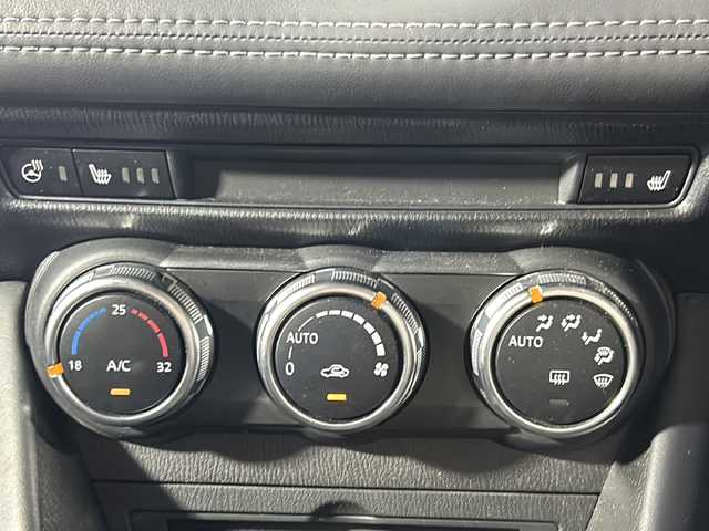 マツダ ＣＸ－３ 20SプロアクティブSパッケージ 沖縄県 2018(平30)年 4.4万km ソウルレッドクリスタルM 県外仕入　/禁煙車　/純正ナビ（フルセグ，ＢＴ，ＣＤ／ＤＶＤ，ラジオ）　/３６０°ビューモニター　/コーナーセンサー　/ＨＵＤ(ヘッドアップディスプレイ)　/レーダークルーズコントロール/ＵＳＢポート　/パワーシート　/ハーフレザーシート　/パドルシフト/オートライト/オートワイパー/シートヒーター/電動パーキングブレーキ/プッシュスタート/ビルドインETC/ドライブレコーダー/LEDヘッドライト/純正１８インチアルミホイール