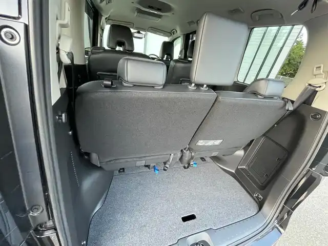 日産 セレナ ハイウェイスター V 大阪府 2023(令5)年 1.6万km ダイヤモンドブラック プロパイロット　/ハンドルアシスト　/ハンズフリードア　/純正マット　/オートマチックハイビーム　/LEDヘッドライト　/ブラインドスポットモニター　/スマートルームミラー　/前方ドライブレコーダー/アラウンドビューモニター