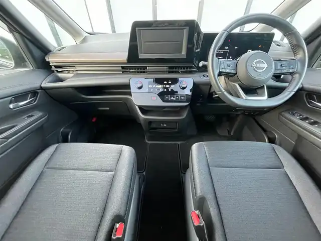 日産 セレナ ハイウェイスター V 大阪府 2023(令5)年 1.6万km ダイヤモンドブラック プロパイロット　/ハンドルアシスト　/ハンズフリードア　/純正マット　/オートマチックハイビーム　/LEDヘッドライト　/ブラインドスポットモニター　/スマートルームミラー　/前方ドライブレコーダー/アラウンドビューモニター