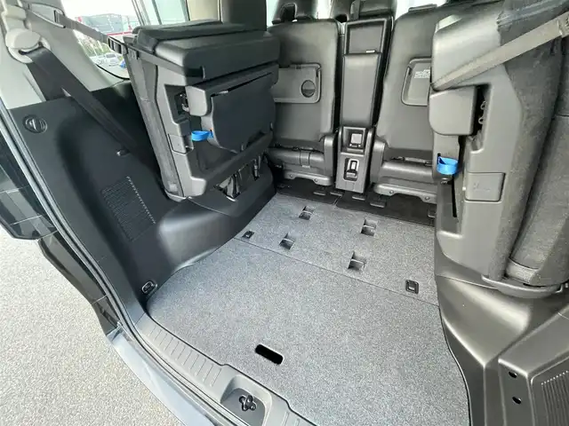 日産 セレナ ハイウェイスター V 大阪府 2023(令5)年 1.6万km ダイヤモンドブラック プロパイロット　/ハンドルアシスト　/ハンズフリードア　/純正マット　/オートマチックハイビーム　/LEDヘッドライト　/ブラインドスポットモニター　/スマートルームミラー　/前方ドライブレコーダー/アラウンドビューモニター