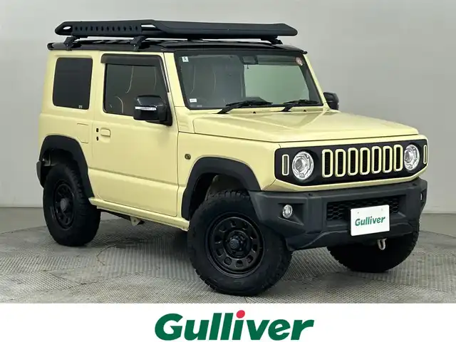 スズキ ジムニー XC 道央・札幌 2020(令2)年 4.3万km シフォンアイボリーメタリックブラック2トーンルーフ ・４WD/・オーバーフェンダー/・背面タイヤカバー/・バックドアヒンジカバー/・ブラックルーフ/・ルーフラック/・社外グリル/・レザー調シートカバー/・社外LEDフロントフォグ/・衝突被害軽減ブレーキ/・レーンキープアシスト/・クルーズコントロール/・オートハイビーム/・純正メモリナビ/・フルセグ/BT/CD/DVD/・バックカメラ/・ケンウッド製ツイーター/・LEDヘッドライト/・プッシュスタート/・スマートキー