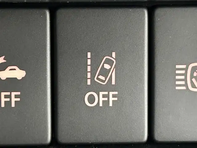 スズキ ジムニー XC 道央・札幌 2020(令2)年 4.3万km シフォンアイボリーメタリックブラック2トーンルーフ ・４WD/・オーバーフェンダー/・背面タイヤカバー/・バックドアヒンジカバー/・ブラックルーフ/・ルーフラック/・社外グリル/・レザー調シートカバー/・社外LEDフロントフォグ/・衝突被害軽減ブレーキ/・レーンキープアシスト/・クルーズコントロール/・オートハイビーム/・純正メモリナビ/・フルセグ/BT/CD/DVD/・バックカメラ/・ケンウッド製ツイーター/・LEDヘッドライト/・プッシュスタート/・スマートキー