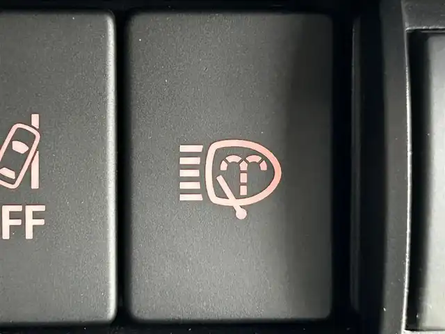 スズキ ジムニー XC 道央・札幌 2020(令2)年 4.3万km シフォンアイボリーメタリックブラック2トーンルーフ ・４WD/・オーバーフェンダー/・背面タイヤカバー/・バックドアヒンジカバー/・ブラックルーフ/・ルーフラック/・社外グリル/・レザー調シートカバー/・社外LEDフロントフォグ/・衝突被害軽減ブレーキ/・レーンキープアシスト/・クルーズコントロール/・オートハイビーム/・純正メモリナビ/・フルセグ/BT/CD/DVD/・バックカメラ/・ケンウッド製ツイーター/・LEDヘッドライト/・プッシュスタート/・スマートキー