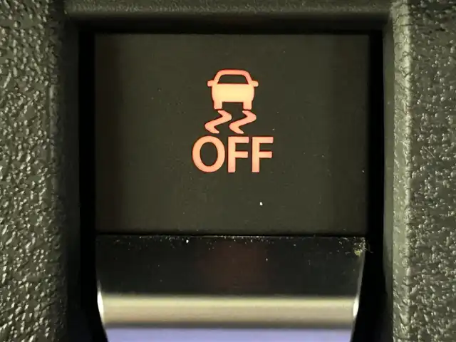 スズキ ジムニー XC 道央・札幌 2020(令2)年 4.3万km シフォンアイボリーメタリックブラック2トーンルーフ ・４WD/・オーバーフェンダー/・背面タイヤカバー/・バックドアヒンジカバー/・ブラックルーフ/・ルーフラック/・社外グリル/・レザー調シートカバー/・社外LEDフロントフォグ/・衝突被害軽減ブレーキ/・レーンキープアシスト/・クルーズコントロール/・オートハイビーム/・純正メモリナビ/・フルセグ/BT/CD/DVD/・バックカメラ/・ケンウッド製ツイーター/・LEDヘッドライト/・プッシュスタート/・スマートキー