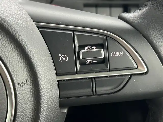 スズキ ジムニー XC 道央・札幌 2020(令2)年 4.3万km シフォンアイボリーメタリックブラック2トーンルーフ ・４WD/・オーバーフェンダー/・背面タイヤカバー/・バックドアヒンジカバー/・ブラックルーフ/・ルーフラック/・社外グリル/・レザー調シートカバー/・社外LEDフロントフォグ/・衝突被害軽減ブレーキ/・レーンキープアシスト/・クルーズコントロール/・オートハイビーム/・純正メモリナビ/・フルセグ/BT/CD/DVD/・バックカメラ/・ケンウッド製ツイーター/・LEDヘッドライト/・プッシュスタート/・スマートキー