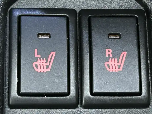 スズキ ジムニー XC 道央・札幌 2020(令2)年 4.3万km シフォンアイボリーメタリックブラック2トーンルーフ ・４WD/・オーバーフェンダー/・背面タイヤカバー/・バックドアヒンジカバー/・ブラックルーフ/・ルーフラック/・社外グリル/・レザー調シートカバー/・社外LEDフロントフォグ/・衝突被害軽減ブレーキ/・レーンキープアシスト/・クルーズコントロール/・オートハイビーム/・純正メモリナビ/・フルセグ/BT/CD/DVD/・バックカメラ/・ケンウッド製ツイーター/・LEDヘッドライト/・プッシュスタート/・スマートキー