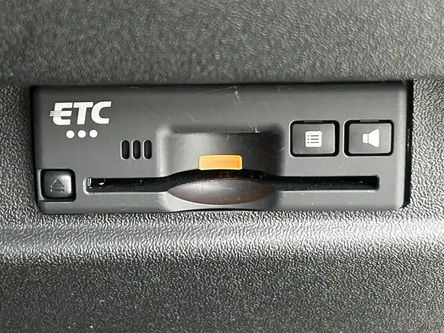 スズキ ジムニー XC 道央・札幌 2020(令2)年 4.3万km シフォンアイボリーメタリックブラック2トーンルーフ ・４WD/・オーバーフェンダー/・背面タイヤカバー/・バックドアヒンジカバー/・ブラックルーフ/・ルーフラック/・社外グリル/・レザー調シートカバー/・社外LEDフロントフォグ/・衝突被害軽減ブレーキ/・レーンキープアシスト/・クルーズコントロール/・オートハイビーム/・純正メモリナビ/・フルセグ/BT/CD/DVD/・バックカメラ/・ケンウッド製ツイーター/・LEDヘッドライト/・プッシュスタート/・スマートキー