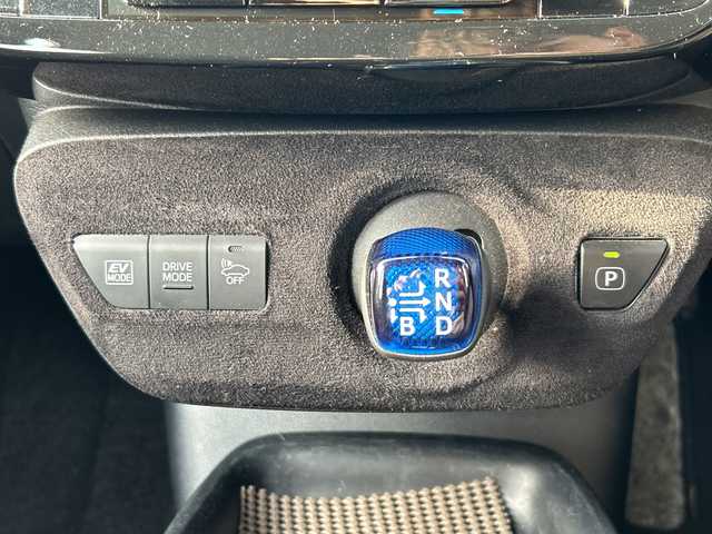 トヨタ プリウス A 山口県 2016(平28)年 10万km アティチュードブラックマイカ サンルーフ/純正ナビ/　・Bluetooth/　・CD/　・バックカメラ/　・フルセグTV/前後コーナーセンサー/LEDヘッドライト/車線逸脱警報/オートライト/オートハイビーム/HUD/横滑り防止装置/ドライブレコーダー/ETC