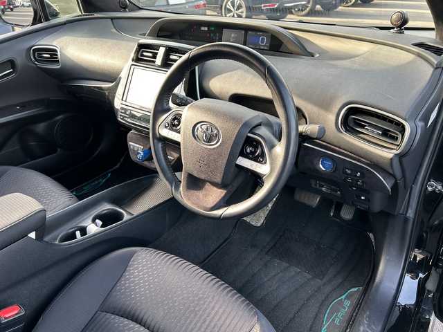 トヨタ プリウス A 山口県 2016(平28)年 10万km アティチュードブラックマイカ サンルーフ/純正ナビ/　・Bluetooth/　・CD/　・バックカメラ/　・フルセグTV/前後コーナーセンサー/LEDヘッドライト/車線逸脱警報/オートライト/オートハイビーム/HUD/横滑り防止装置/ドライブレコーダー/ETC